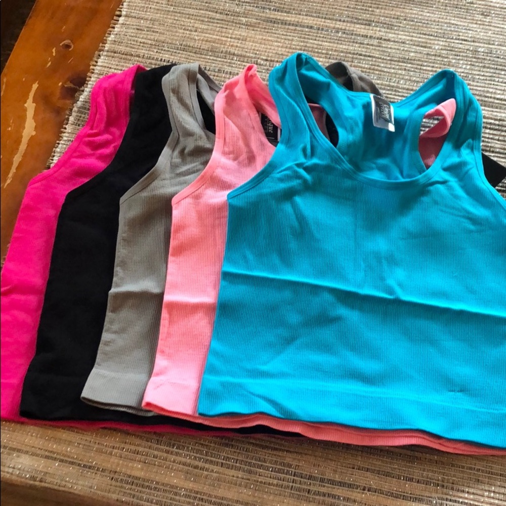 Stretchy women’s racerback crop tops